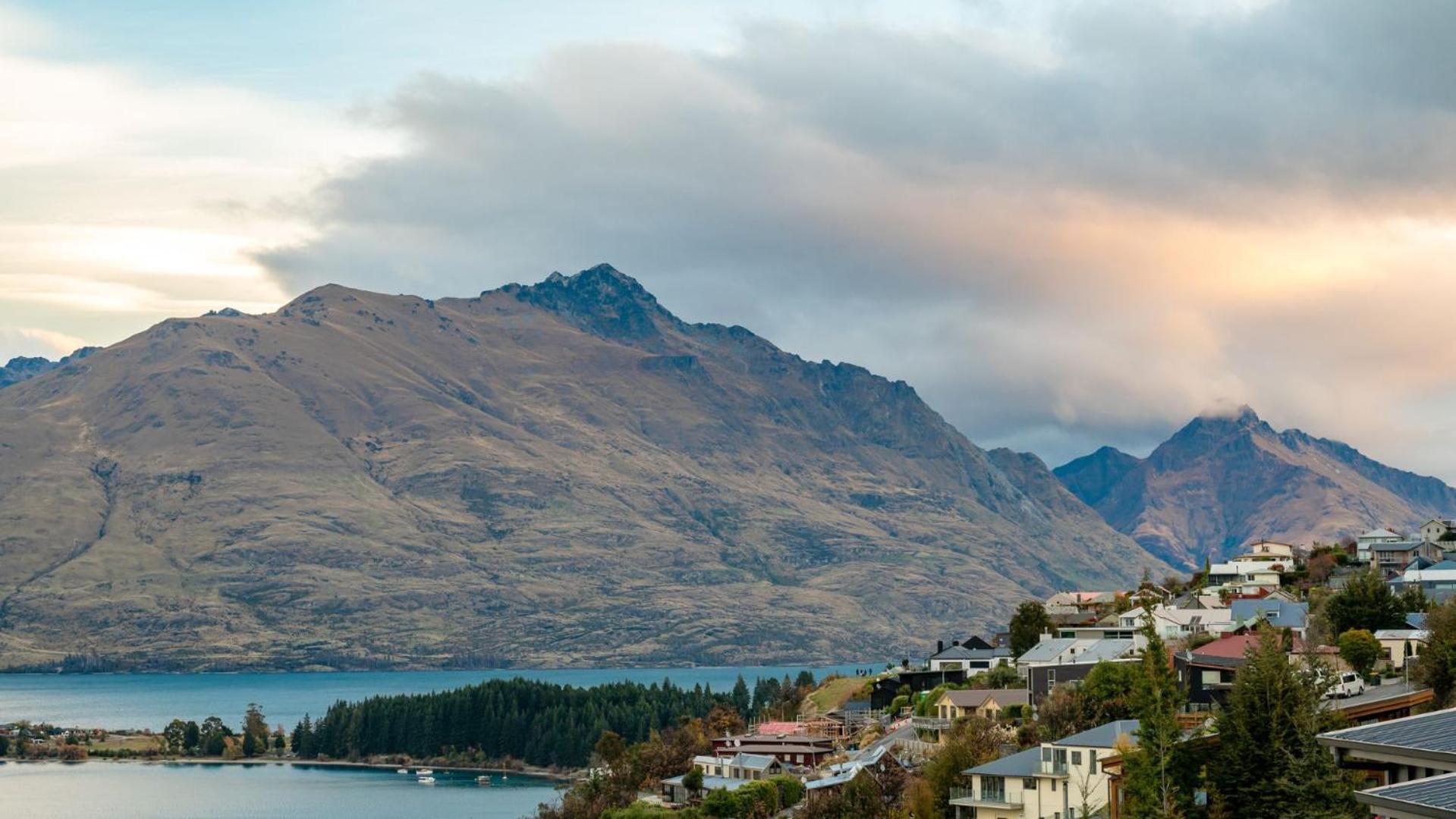 Tahuna Vista-Fire Place-Hot Tub -Free Parking -Bbq Queenstown Buitenkant foto